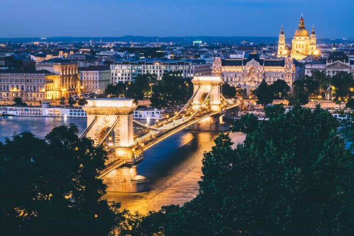 Budapest &ndash; Fine anno in battello